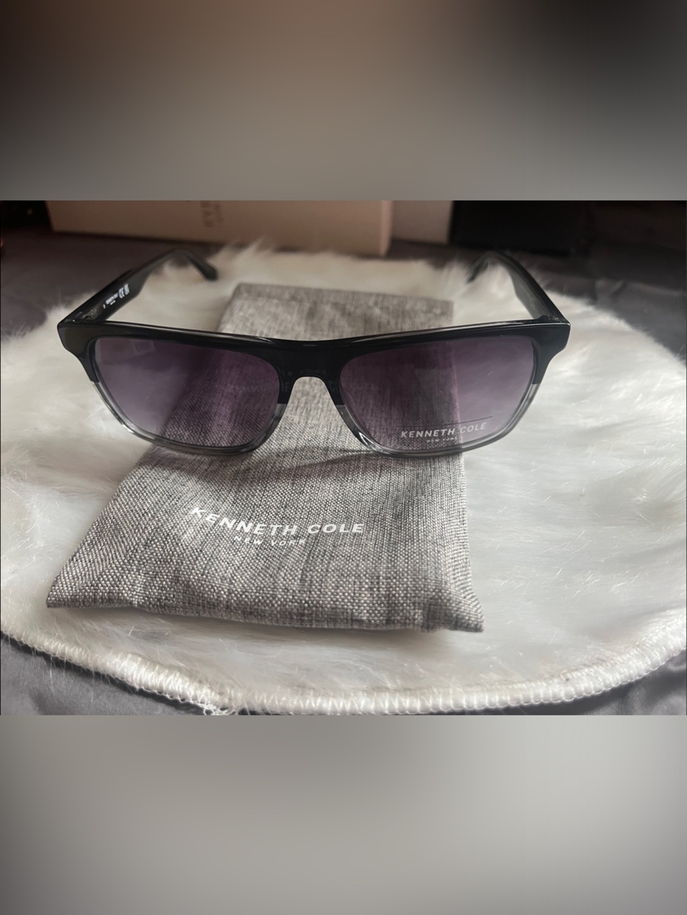 NWOT Kenneth Cole Black Frame Sunglasses with Dark Smoke Lenses